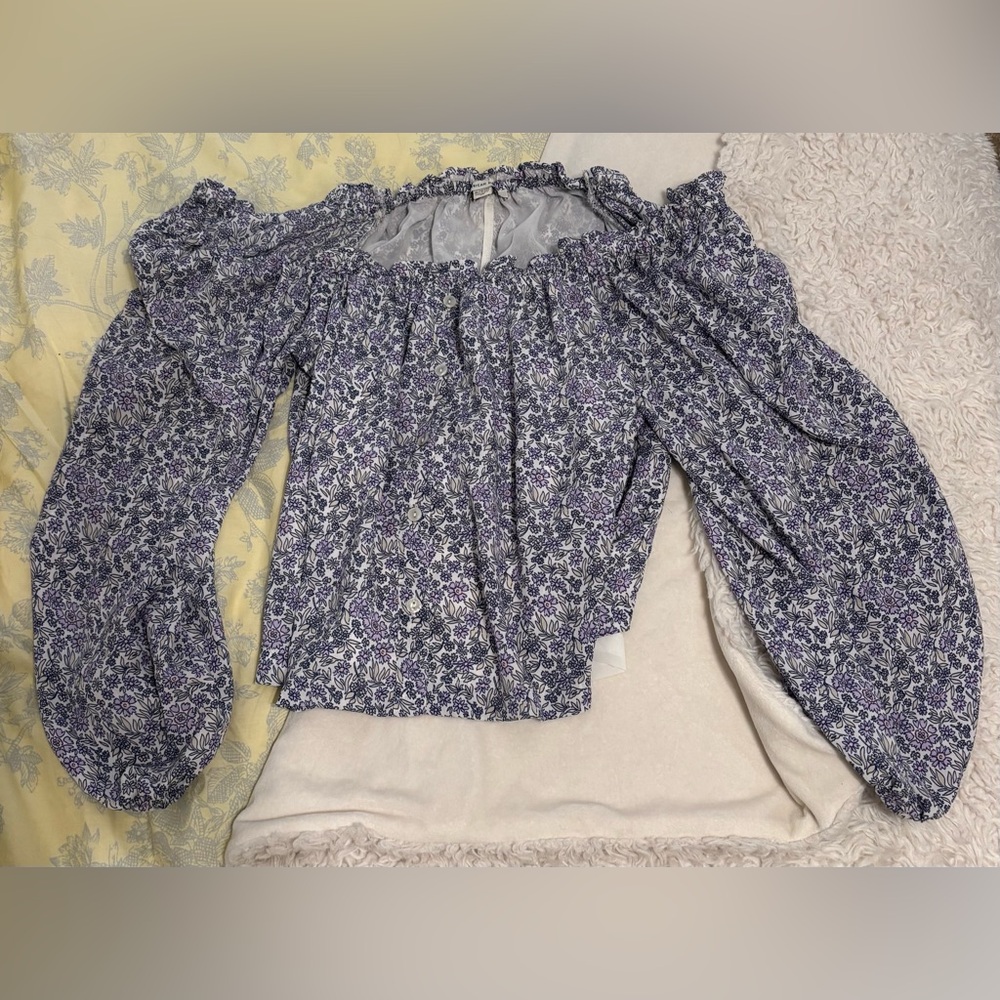 American Eagle Floral Ruffle Blouse